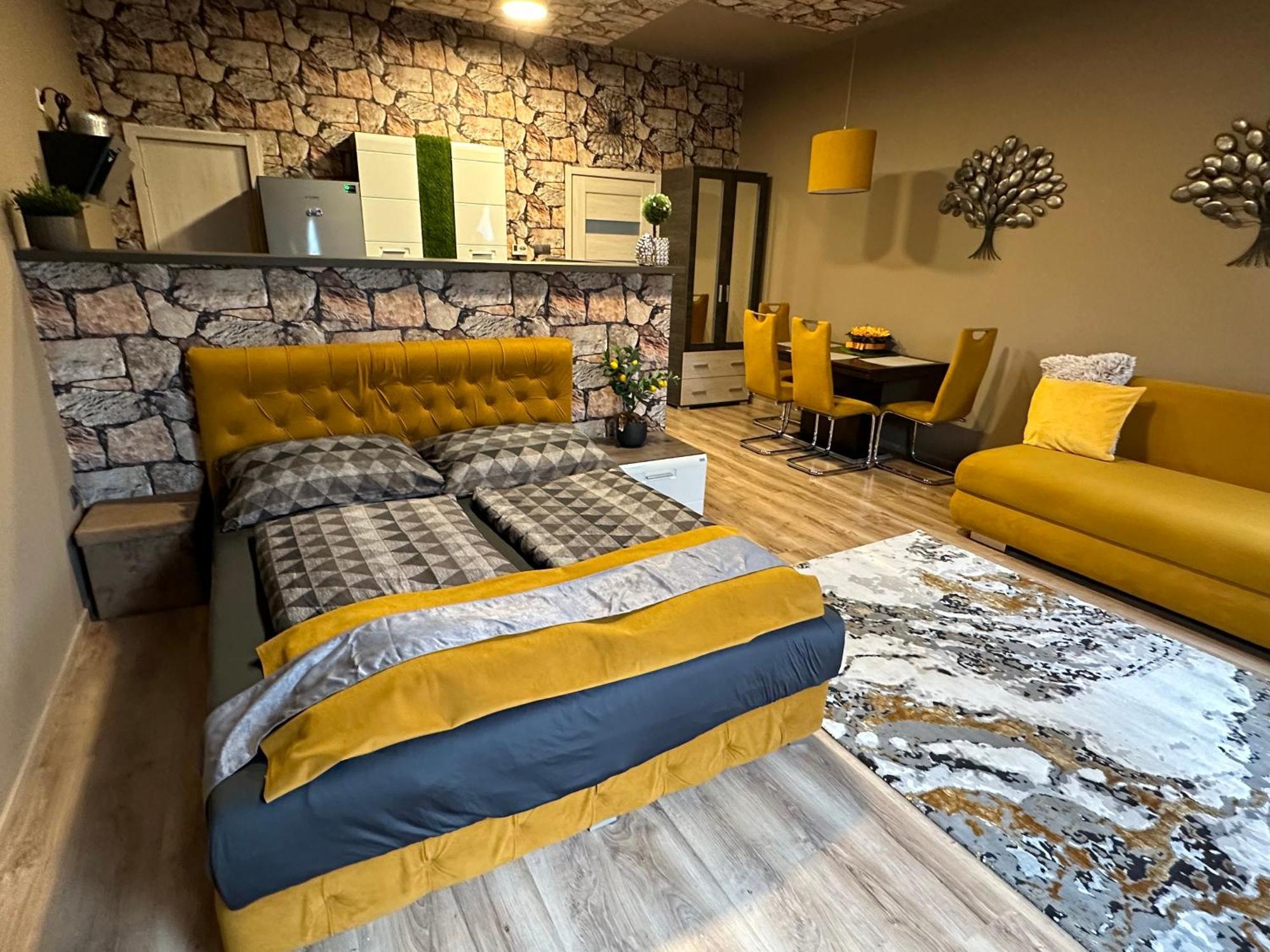 Appartamento Gold Downtown Apartman Debrecen Esterno foto